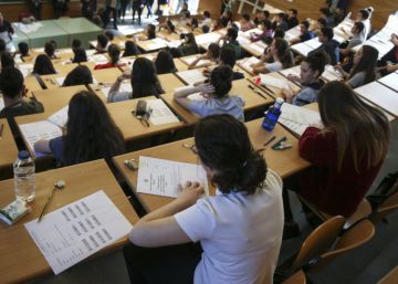 Estudiantes de Extremadura protestan por la repetición de la selectividad