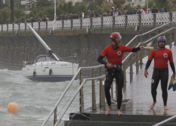 Irún y San Sebastián acusan los efectos del viento y la lluvia