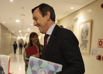 El PP envía al Senado a los últimos marianistas y prescinde de Cosidó