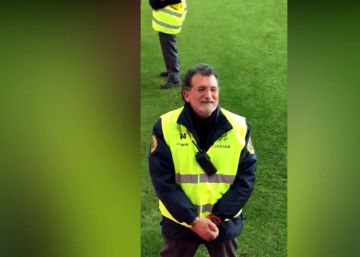 Clams i aplaudiments per al ‘germà bessó’ de Rajoy que vigila el camp del Numància