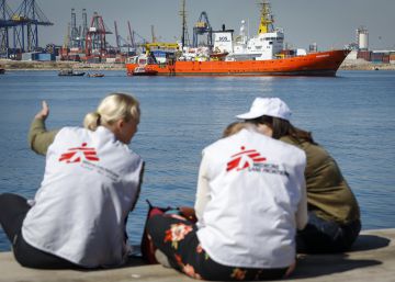 Lágrimas y abrazos en el desembarco del ‘Aquarius’: “Good bye, my friend”