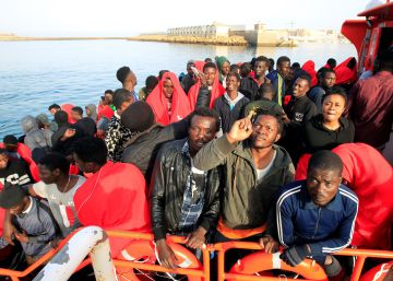 Rescatados 668 migrantes en una veintena de pateras en el Estrecho de Gibraltar y el Mar de Alborán