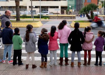 El Gobierno estudia cómo escolarizar a los 160 niños sin papeles de Melilla