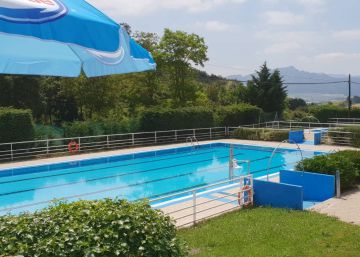 Un socorrista impide a un menor transgénero bañarse con camiseta en unas piscinas de Álava