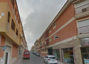 Un niño de tres años cae de un balcón y un vecino lo salva al cogerlo al vuelo