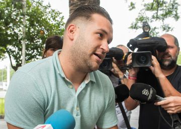 Un miembro de La Manada critica el cierre de su club de fans en Facebook