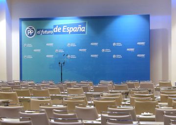 Batalla compromisario a compromisario entre Casado y Santamaría por el poder