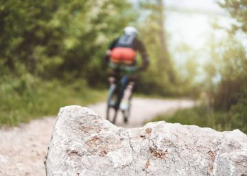 El juez no encuentra al culpable de colocar la piedra que dejó tetrapléjico a un ciclista
