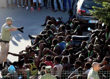 Interior justifica las ‘devoluciones en caliente’