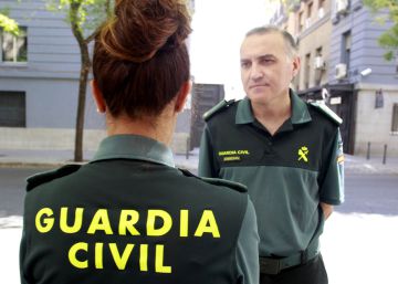 Un mes sin empleo y sueldo para una guardia civil que se quejó de la falta de chalecos antibala femeninos
