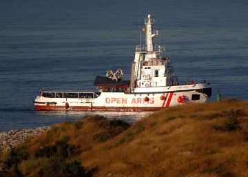 L’‘Open Arms’ arriba a Algesires amb 87 migrants a bord, 12 dels quals són menors
