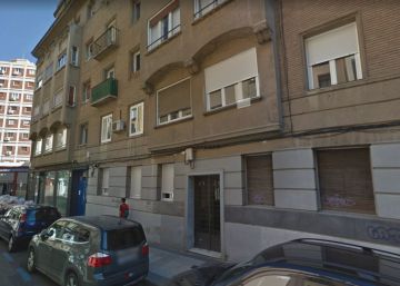 Una persona encuentra el cuerpo muerto de su compañero de piso días después de fallecer