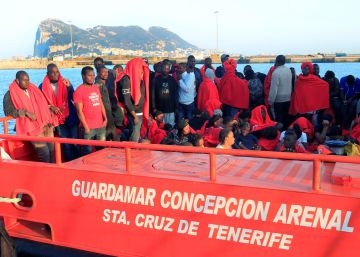 Rescatadas 151 personas a bordo de tres pateras en la costa andaluza