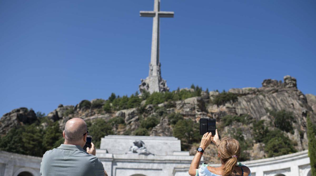 La exhumación de Franco, entre honores y ganas de vivir un día histórico