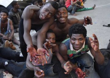 Detenidos por “organización criminal” 10 inmigrantes que saltaron la valla de Ceuta en julio
