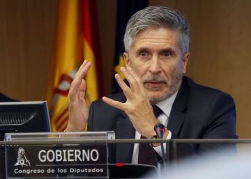 Marlaska defiende en el Congreso la mano dura contra las “entradas violentas”