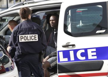 Francia usa una medida antiterrorista para devolver migrantes a España