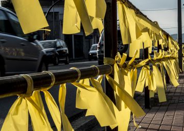 Amarillo, la construcción de un color para una causa