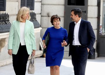 La dirección del PP recibe con alivio la renuncia de Santamaría