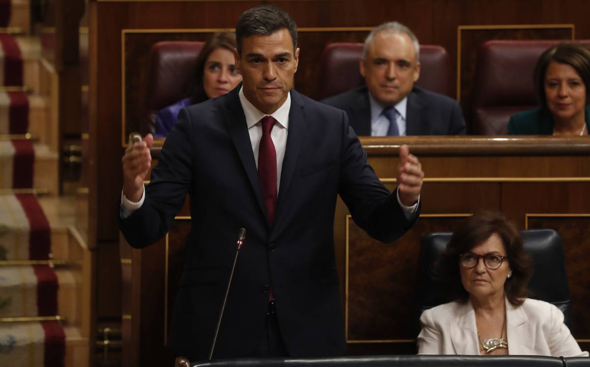 El PSOE pide la dimisión de Casado por su máster en la Rey Juan Carlos