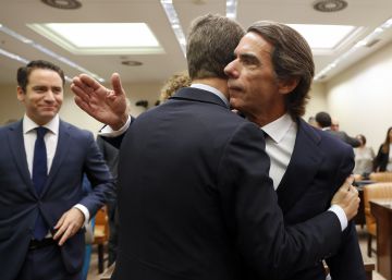 Casado reivindica a Aznar y le reconcilia con el PP