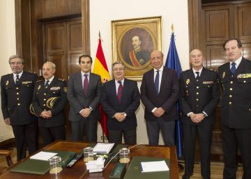 Los cambios de Gobierno engrosan el ‘cementerio de elefantes’ de la Policía