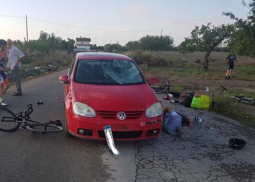 Un hombre atropella a 8 ciclistas en Lorca y deja dos heridos graves