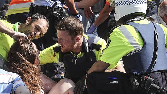 Atención a los heridos tras el atentado de Barcelona.