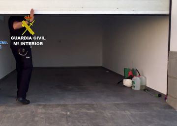 Localizados dos zulos para guardar droga con sistemas hidráulicos de cierre en La Línea