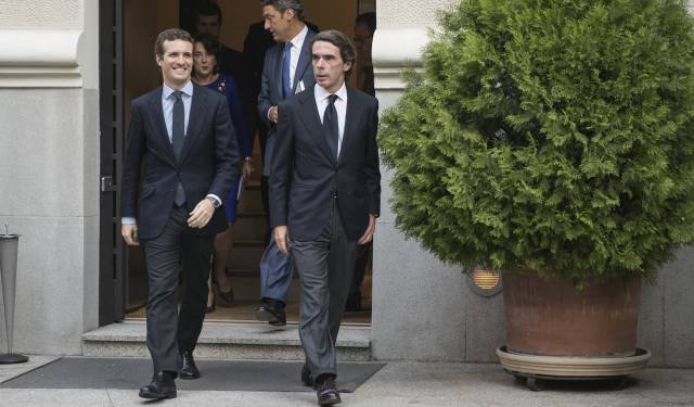 Casado y Aznar en la presentación del libro.