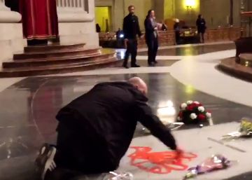 El artista que pintó la tumba de Franco declara en la Guardia Civil