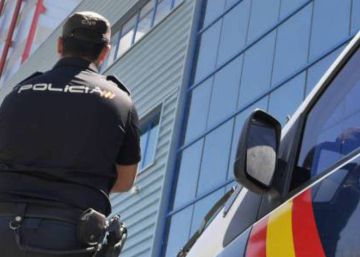 Cuando llamar “payasos” a los policías sale gratis