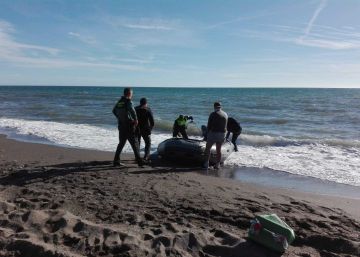 Dos muertos en una patera en la costa de Málaga
