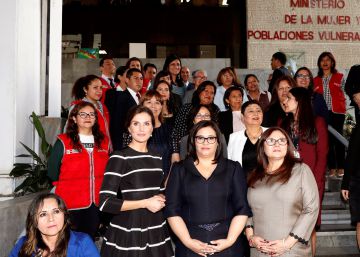 La reina Letizia se asoma al drama de la violencia machista en Perú