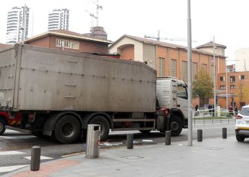Muere una ciclista arrollada por un camión en Bilbao