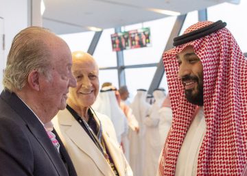 El rey Juan Carlos coincide con el polémico príncipe Bin Salmán en la despedida de Alonso