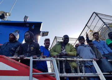 El Gobierno desoye a Valencia e insiste en que Libia se haga cargo de los migrantes del pesquero
