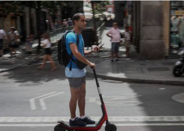 Trànsit traurà els patinets elèctrics de la vorera i els limitarà a 25 km/h