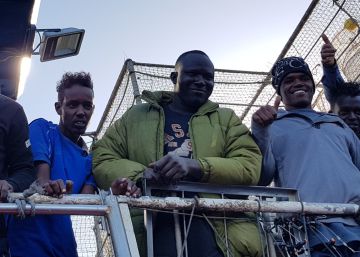 El ‘Open Arms’ se dirige al auxilio del pesquero español con 12 migrantes a bordo