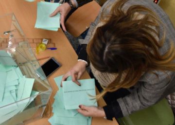 La abstención fue la más alta desde 1990 con un 41,3% y en Sevilla registró su mayor alza