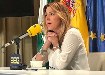 Las secretaria general del PSOE-A y presidenta de la Junta en funciones, Susana Díaz, este martes, durante una entrevista en la cadena SER.