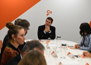 Rivera ofrece a Sánchez un pacto conjunto de 155 y elecciones