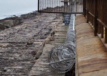 Herido un menor en un intento de avalancha de migrantes en el puerto de Melilla
