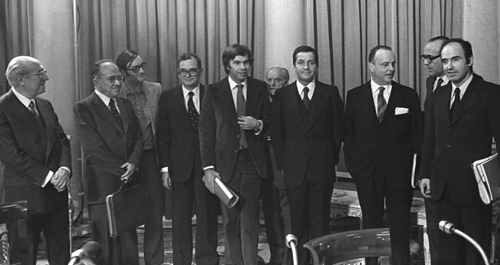 Valls se desmarca de Ciudadanos y propone un pacto con PSOE y PP para aislar a Vox