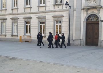 Detinguts vuit joves independentistes per desordres davant del Suprem
