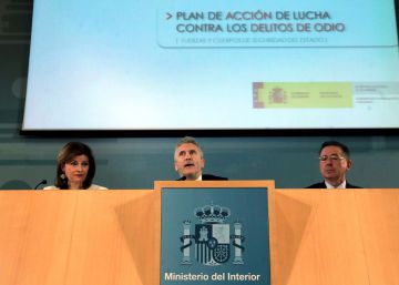 Interior creará una red de ‘confidentes’ entre taxistas y porteros de discoteca para detectar delitos de odio