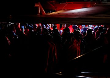 Cae una mafia por cobrar a 800 inmigrantes magrebíes para llevarlos en patera hasta Cádiz