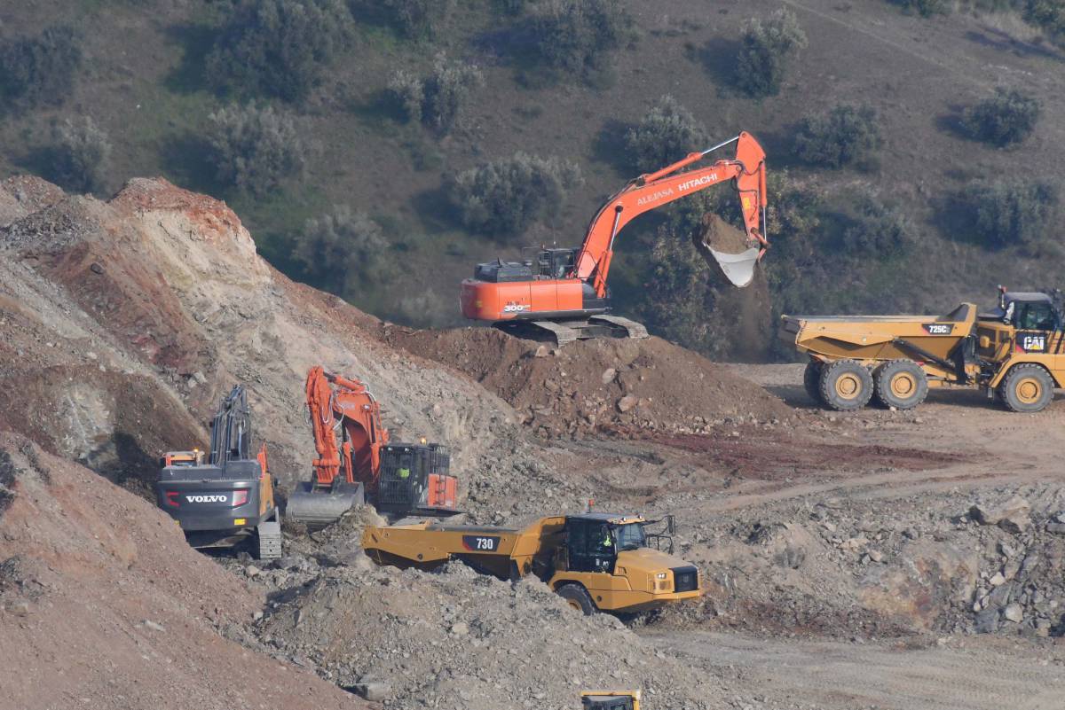 Trabajos en la finca del pozo donde buscan a Julen.