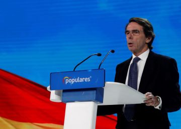 Aznar vuelve a pedir el voto para el PP y entroniza a Casado como líder de la derecha