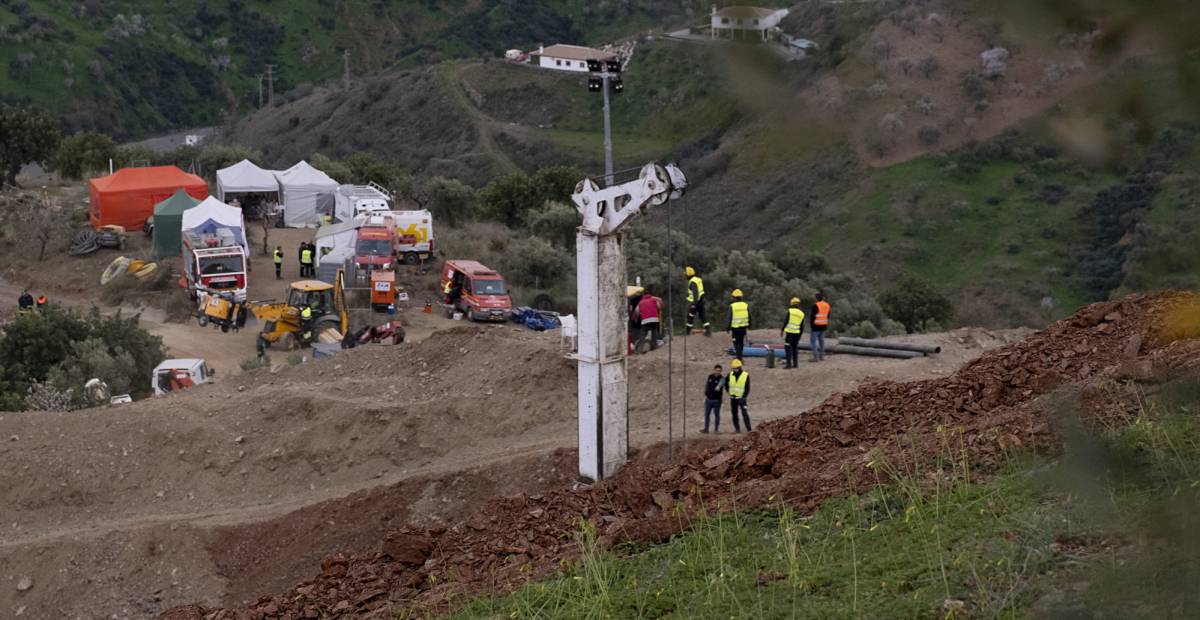 “Un niño ha caído por un agujero pequeño. Hace falta un rescate”